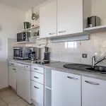 Bord De Mer, Rez-de-terrasse Pour 4, *