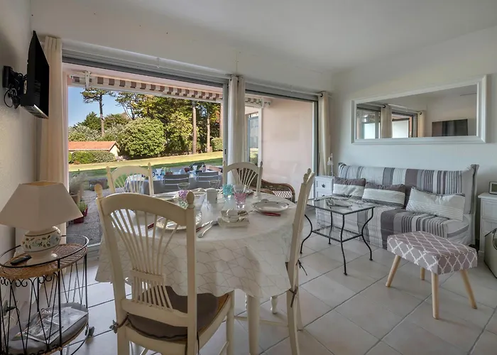 Bord De Mer, Rez-de-terrasse Pour 4, *